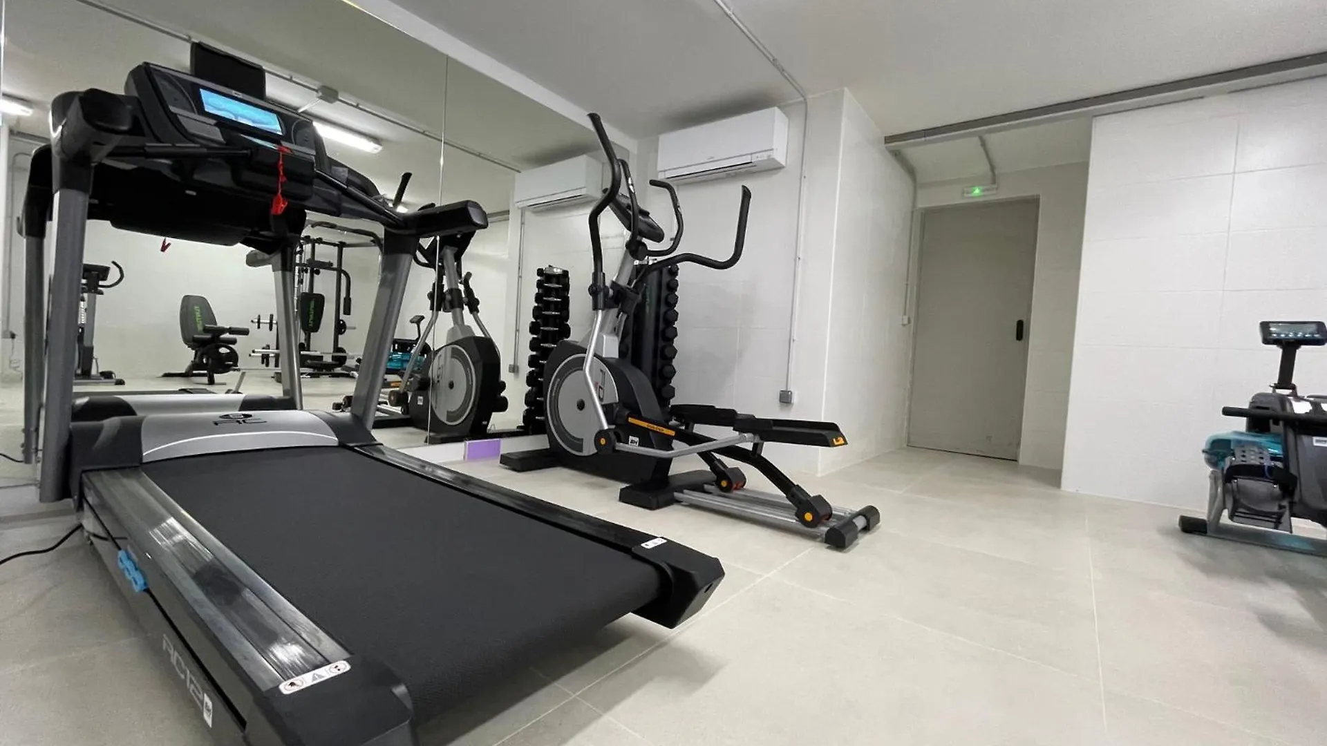 Apartamentos Playa Victoria Cadix 0*,